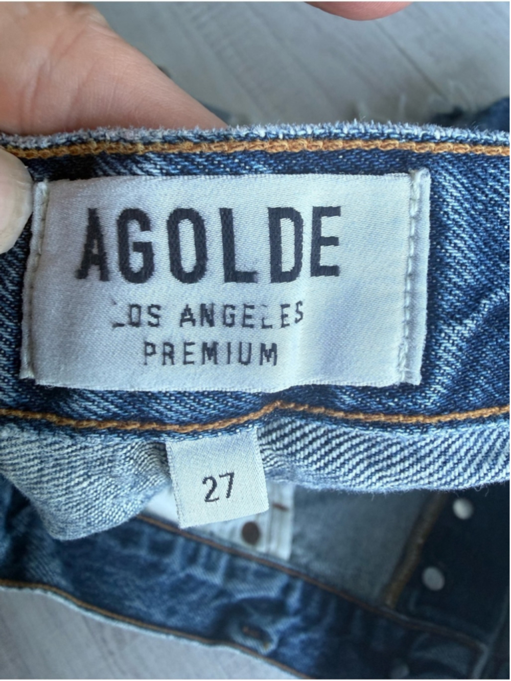 AGOLDE Parker Vintage Cutoff Denim Shorts in Medium Wash Distressed| Size 27 - Picture 5 of 8